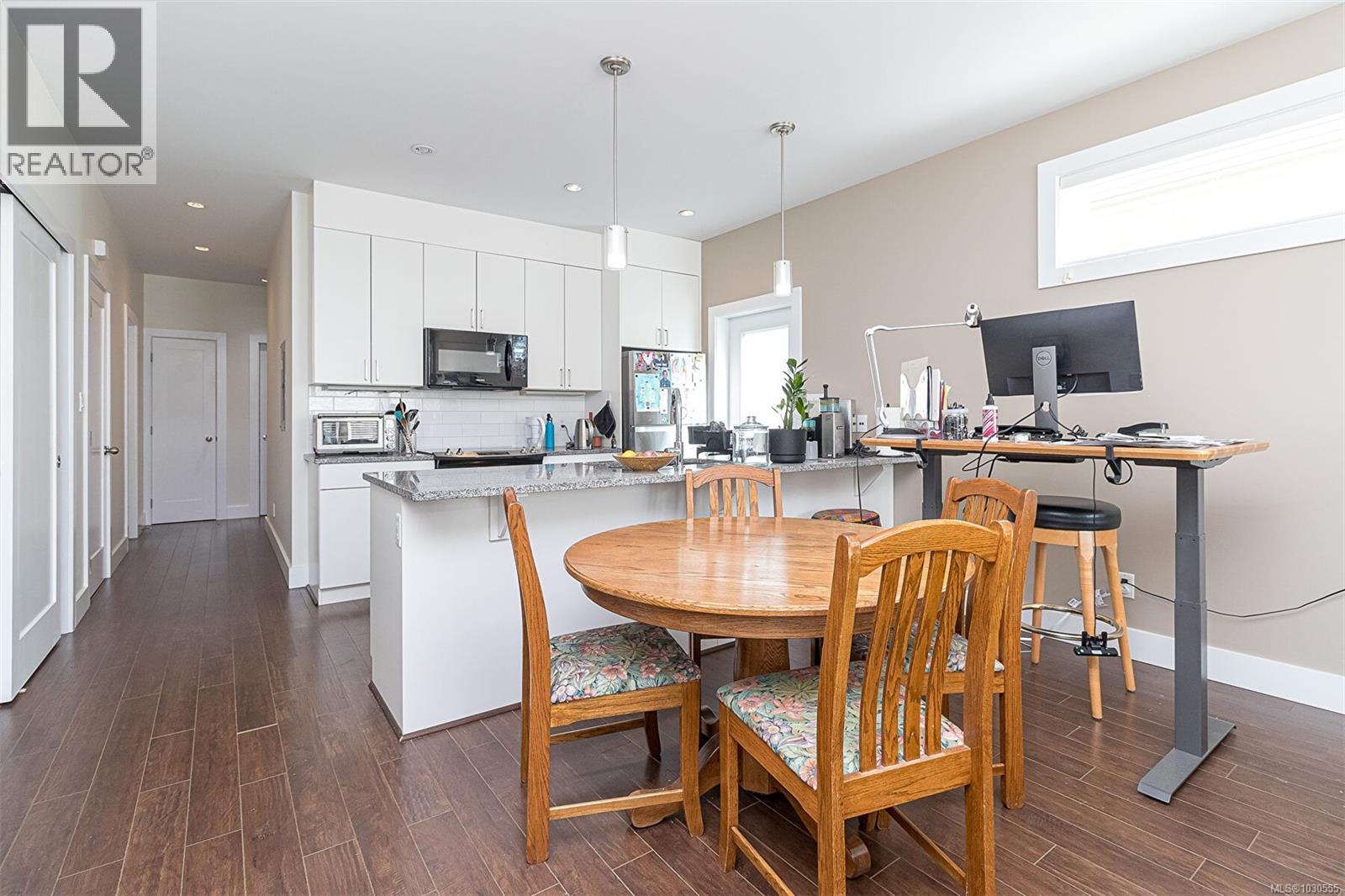 2328 Oakville Ave - 4
