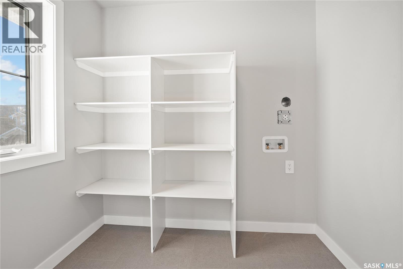 10 VANCOUVER CRESCENT - 34