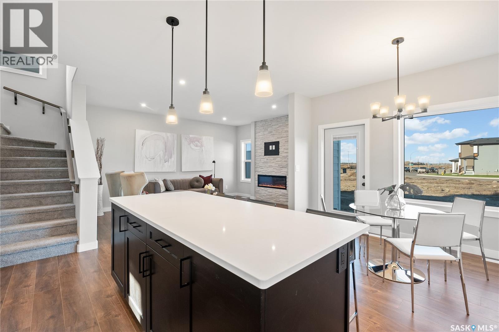 10 VANCOUVER CRESCENT - 5