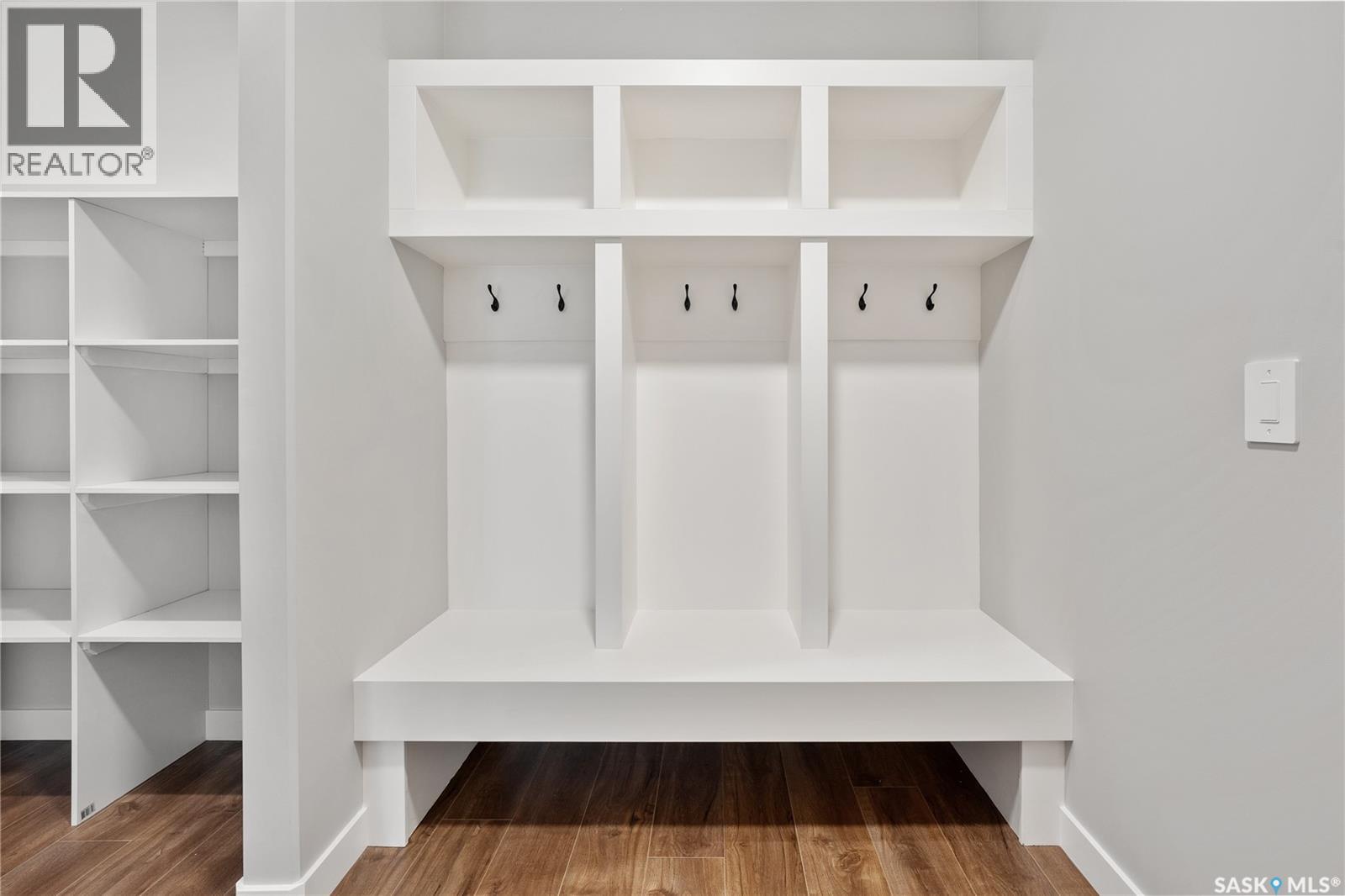 10 VANCOUVER CRESCENT - 36