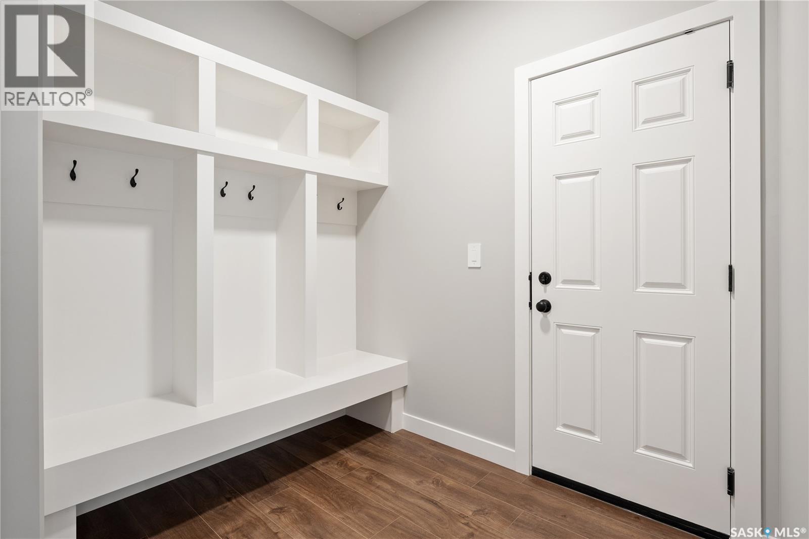 10 VANCOUVER CRESCENT - 35