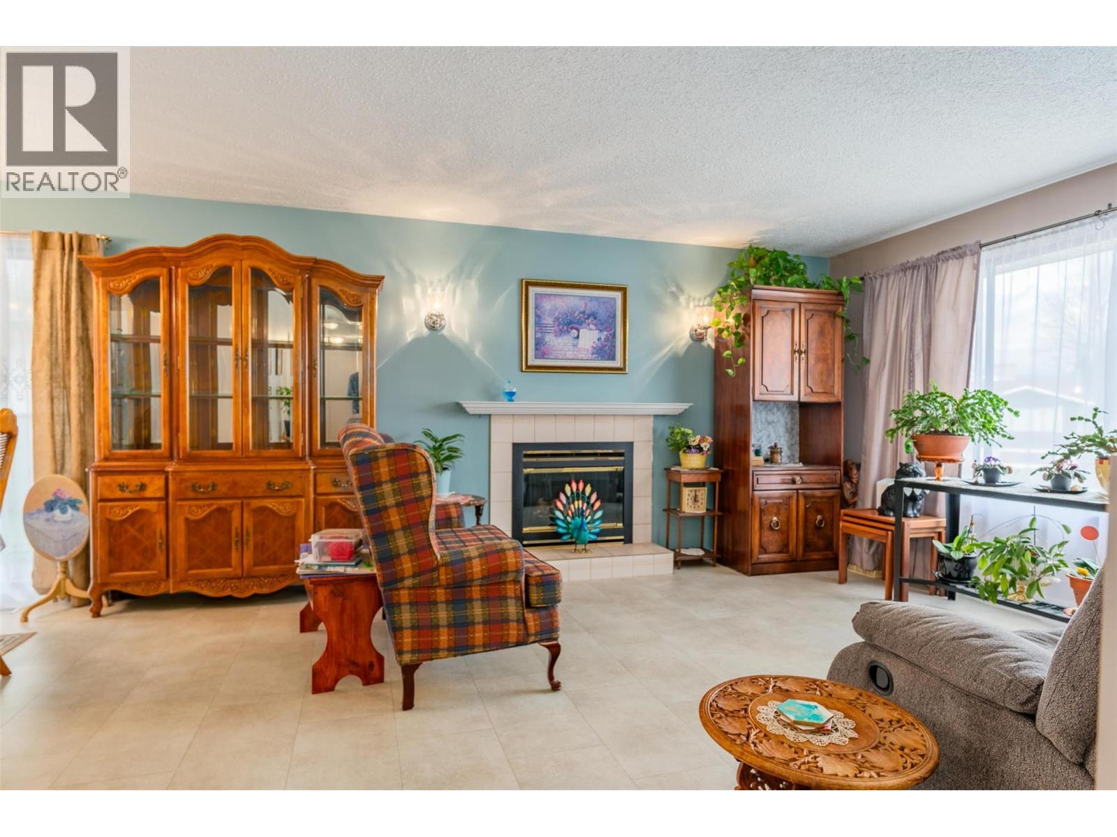 1937 RIVERSIDE Crescent, Castlegar