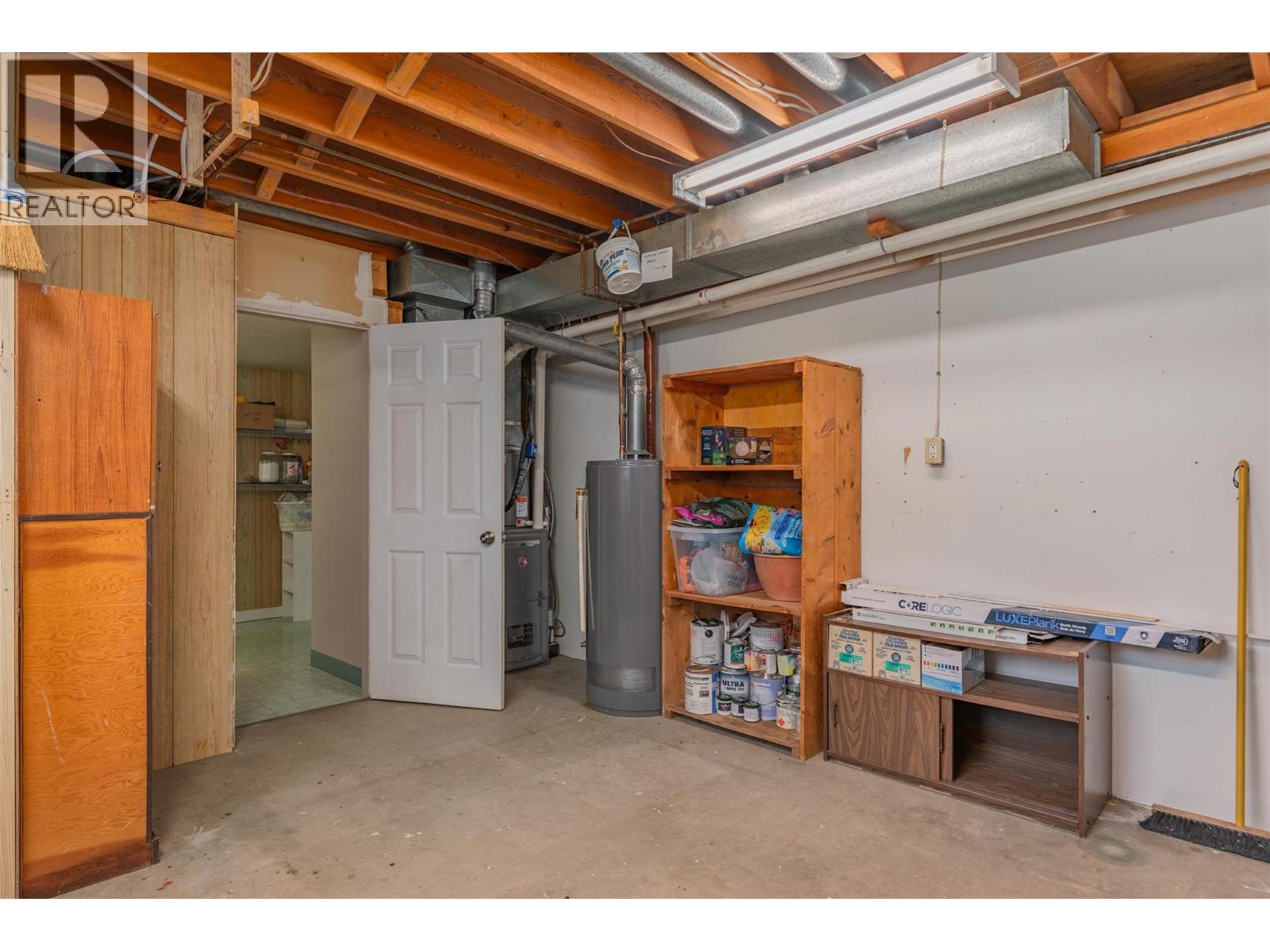 1937 RIVERSIDE Crescent, Castlegar