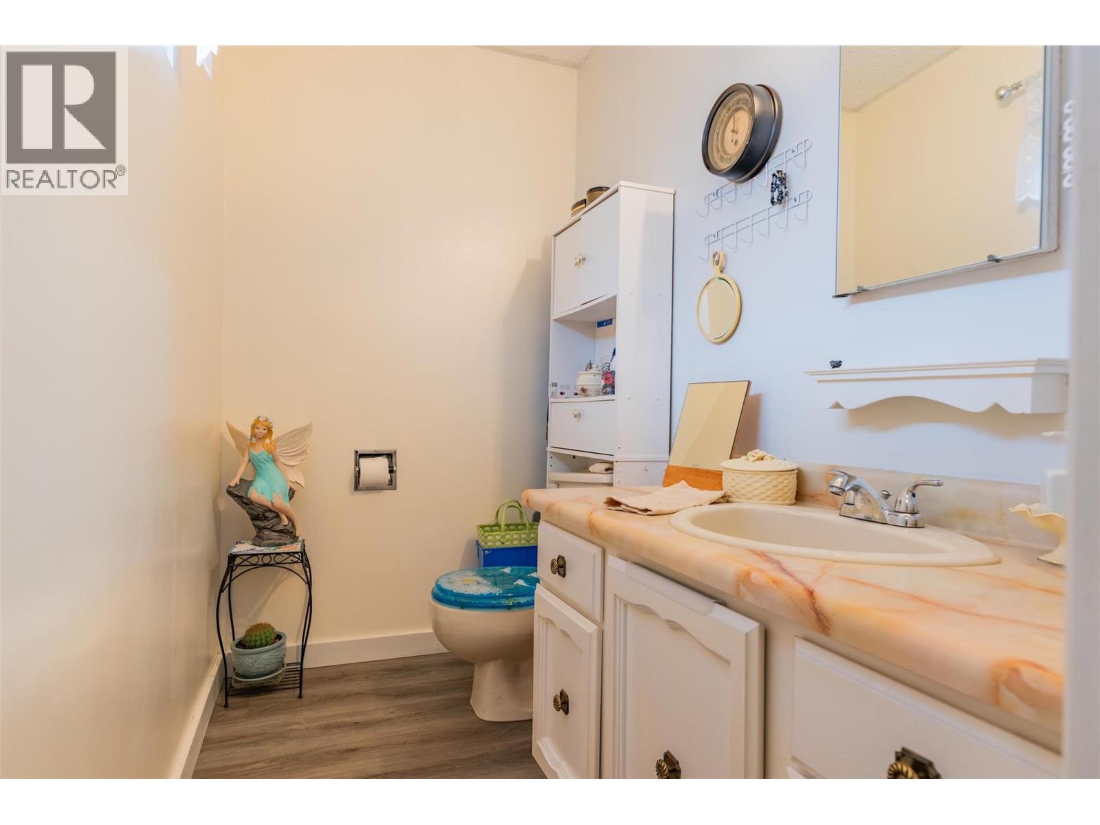 1937 RIVERSIDE Crescent, Castlegar