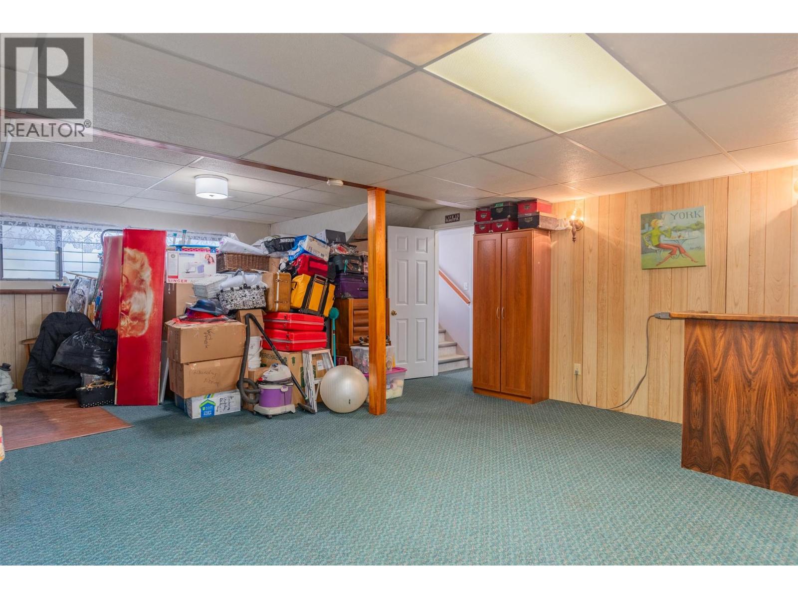 1937 RIVERSIDE Crescent, Castlegar