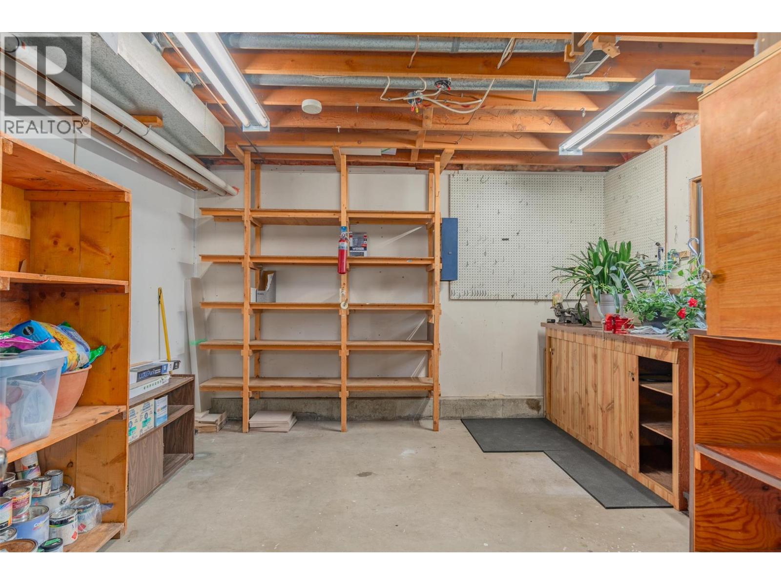 1937 RIVERSIDE Crescent, Castlegar