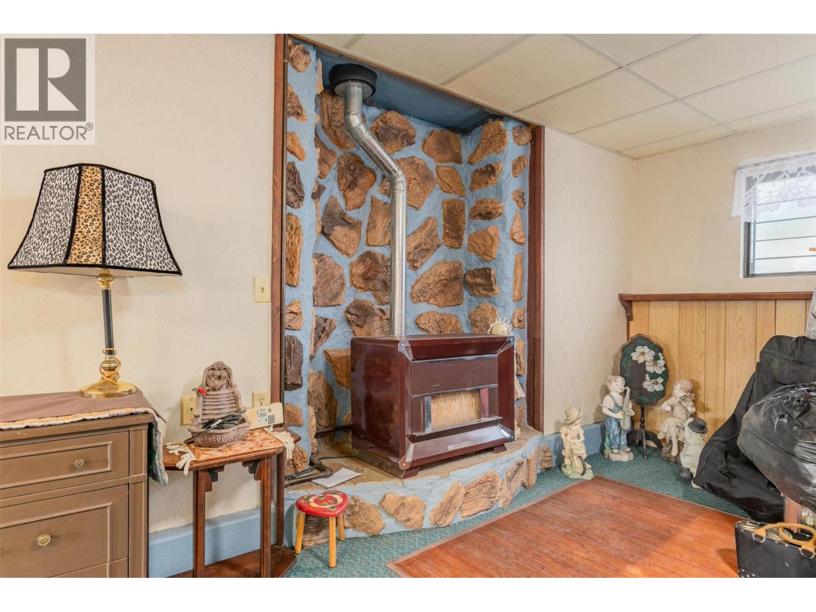 1937 RIVERSIDE Crescent, Castlegar