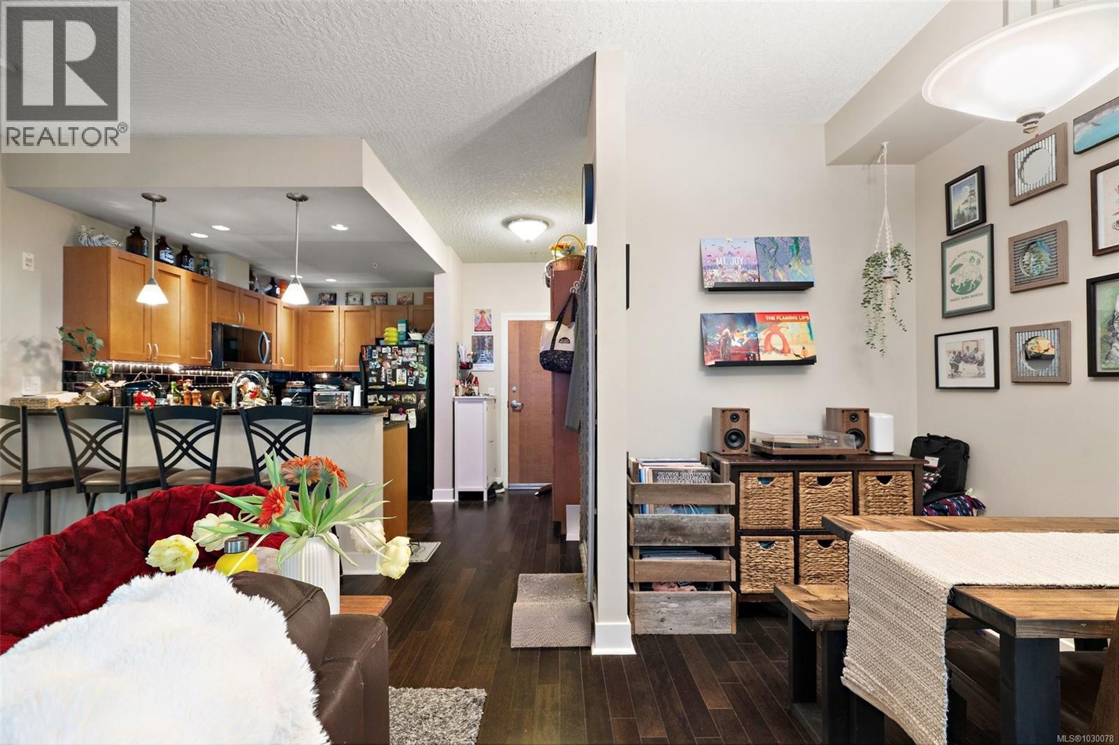 #205 631 BROOKSIDE RD - 11