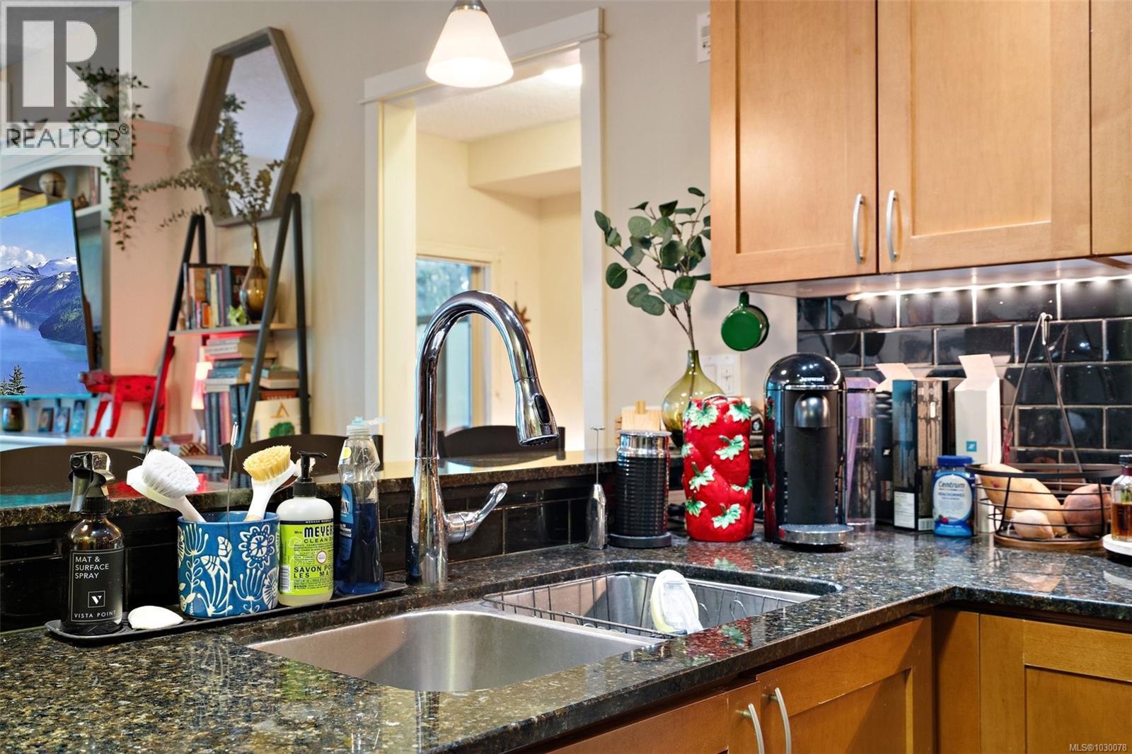 #205 631 BROOKSIDE RD - 6