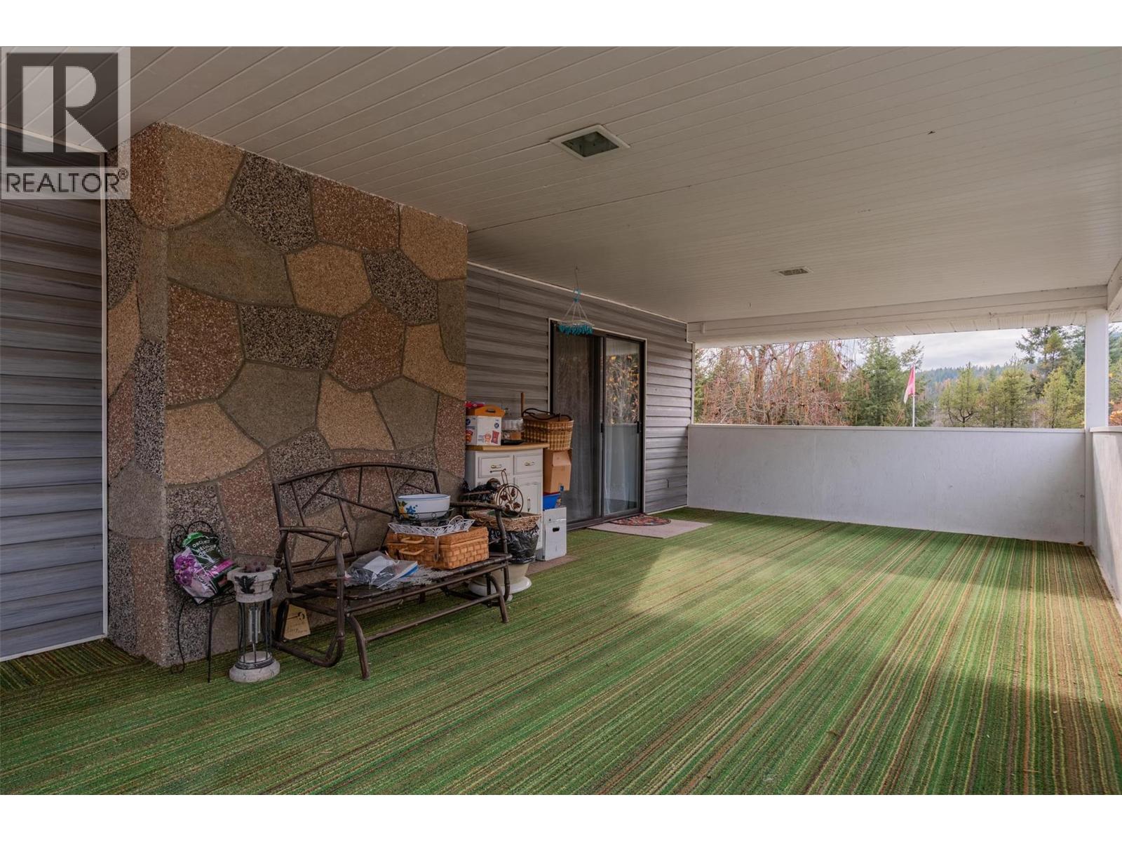 1937 RIVERSIDE Crescent, Castlegar