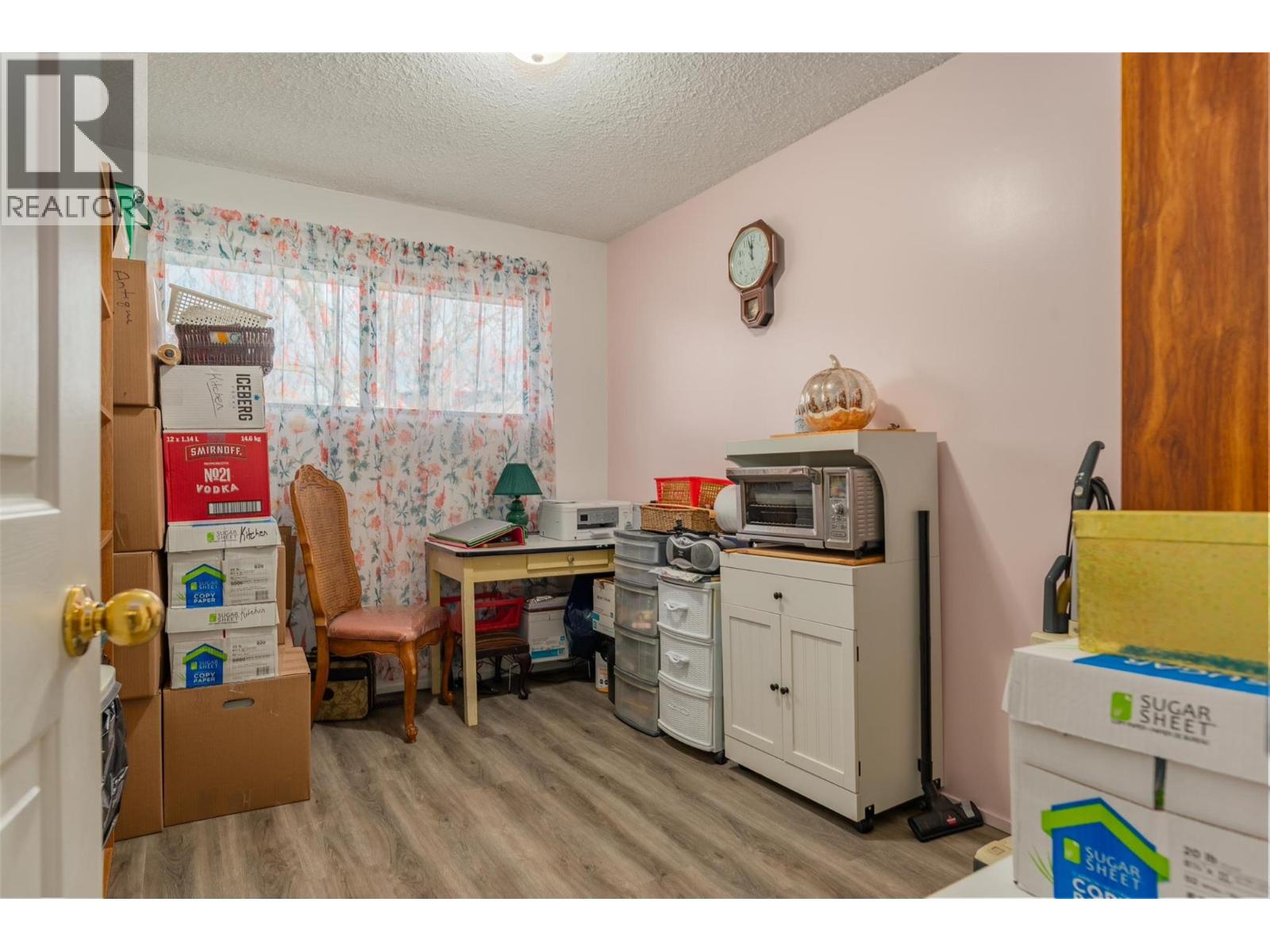 1937 RIVERSIDE Crescent, Castlegar