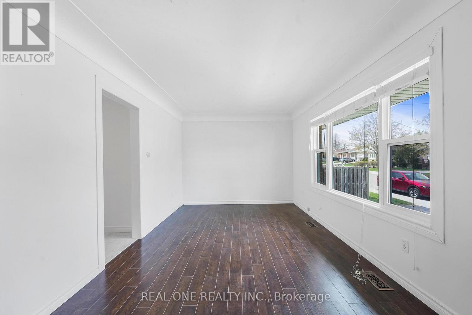 UPPER - 22 HALAM AVENUE