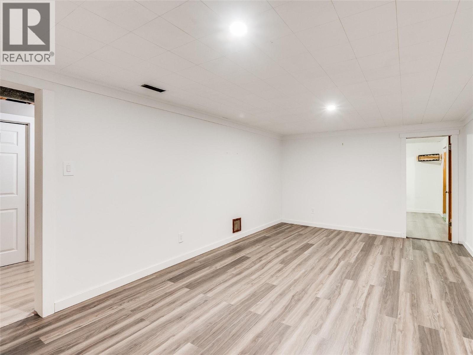 204 PINEWOOD Drive, Castlegar