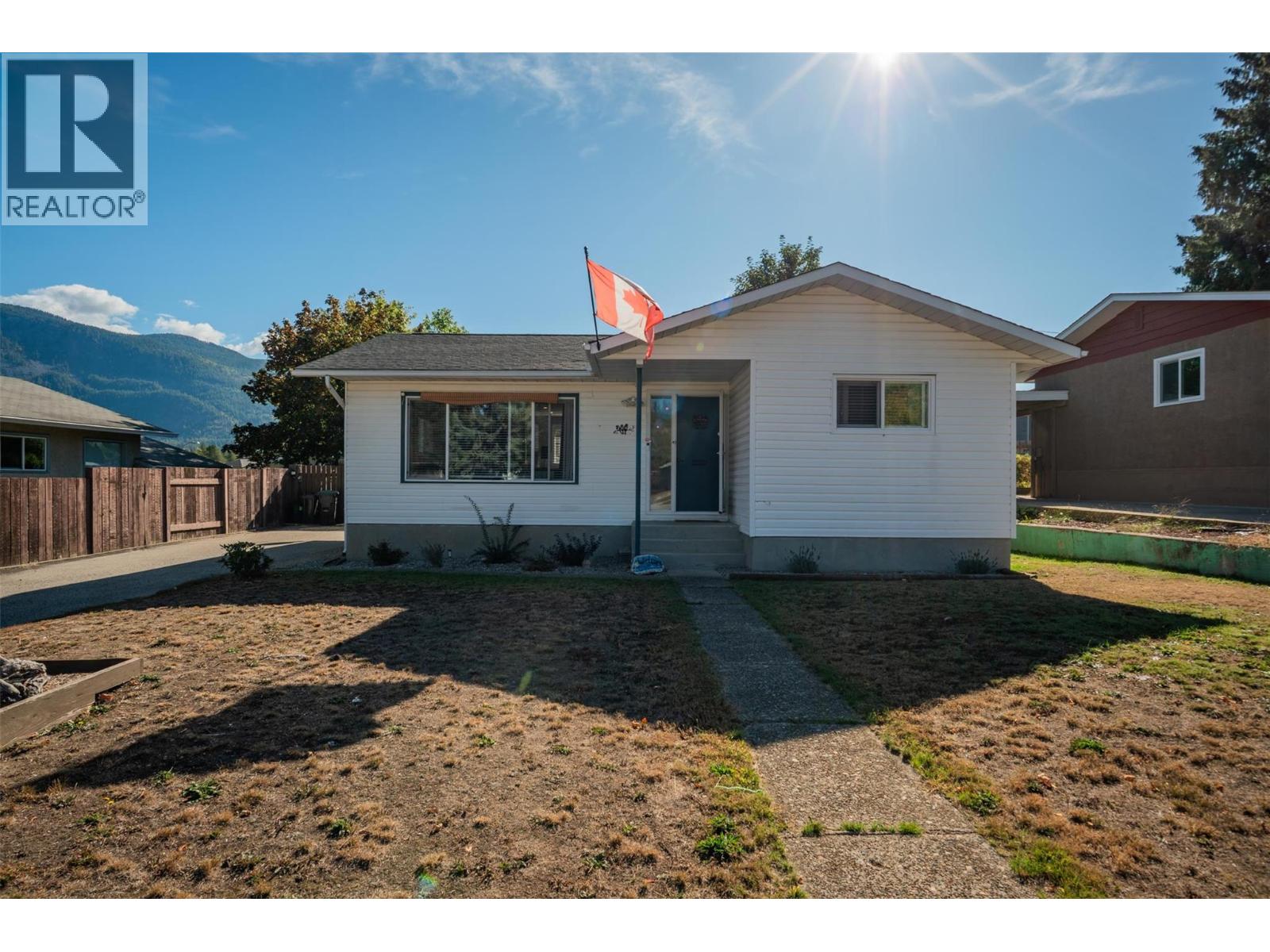 204 PINEWOOD Drive, Castlegar