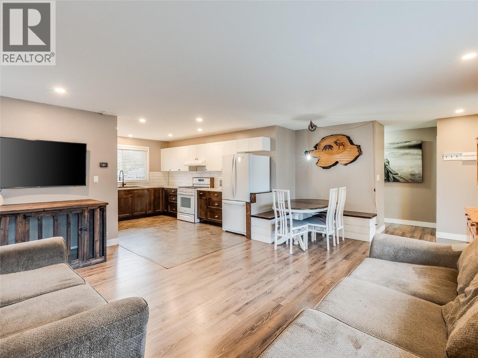 204 PINEWOOD Drive, Castlegar