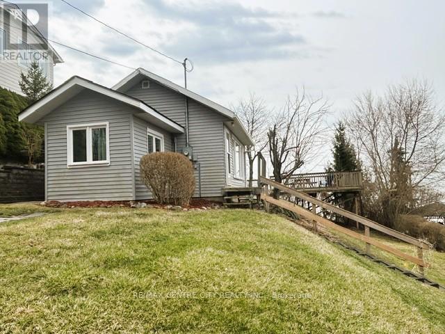 49225 BLAIR , R. R. 2 DRIVE - 3