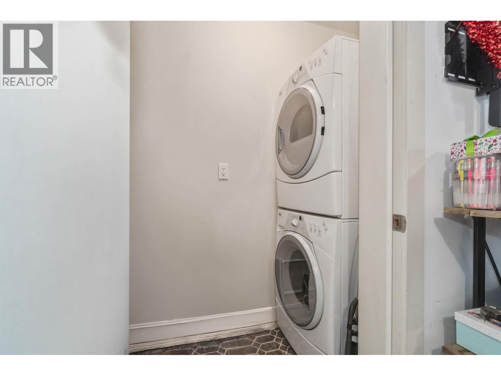 87 688 EDGAR AVENUE, Coquitlam