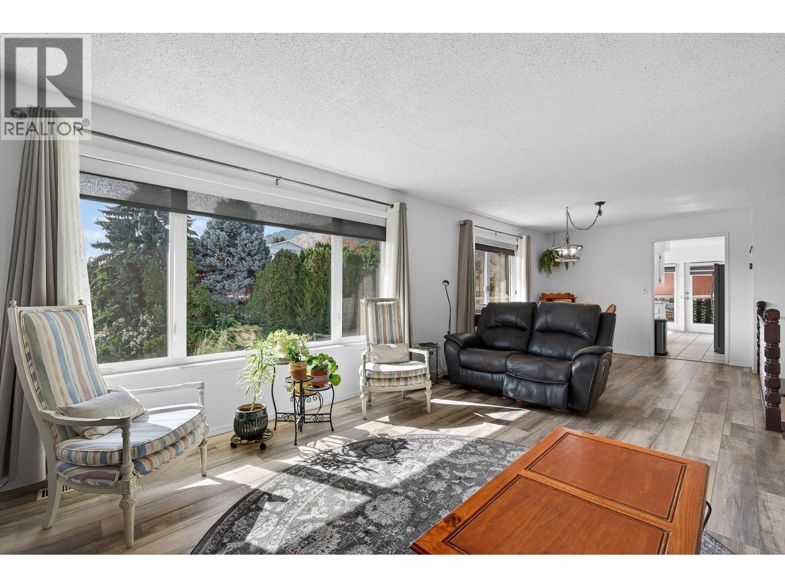 6100 MACDONALD Street, Summerland