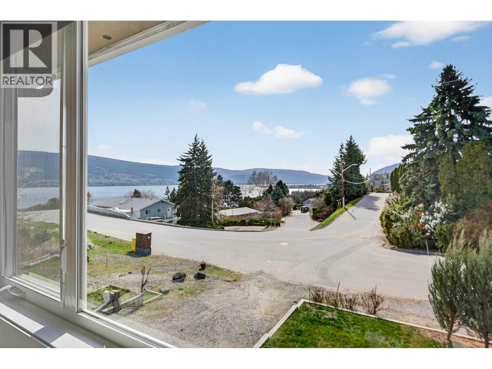 6100 MACDONALD Street, Summerland