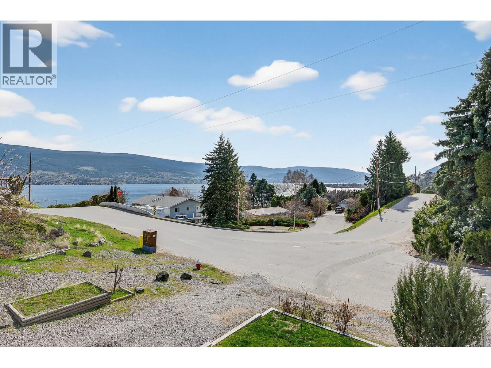 6100 MACDONALD Street, Summerland