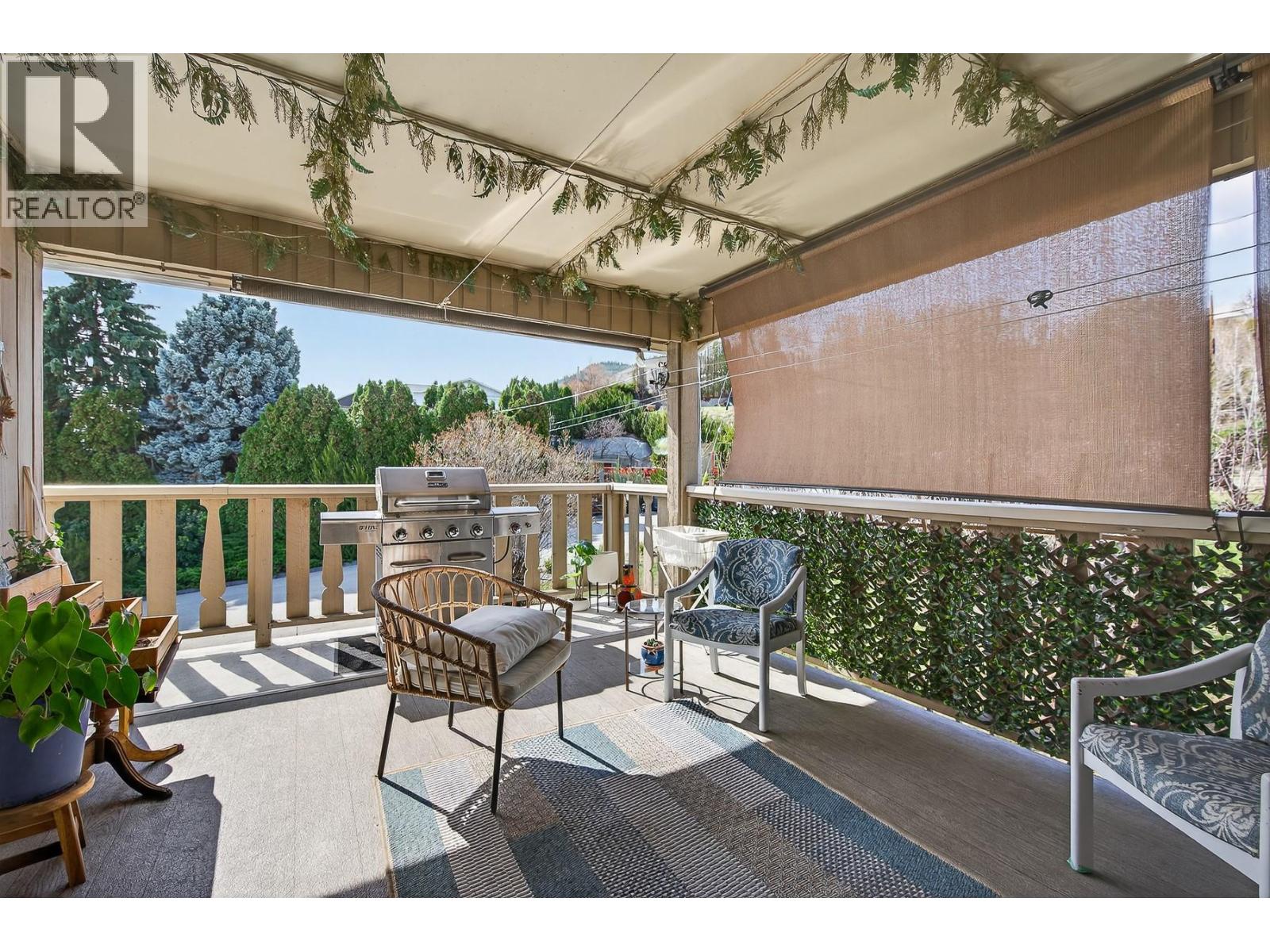 6100 MACDONALD Street, Summerland