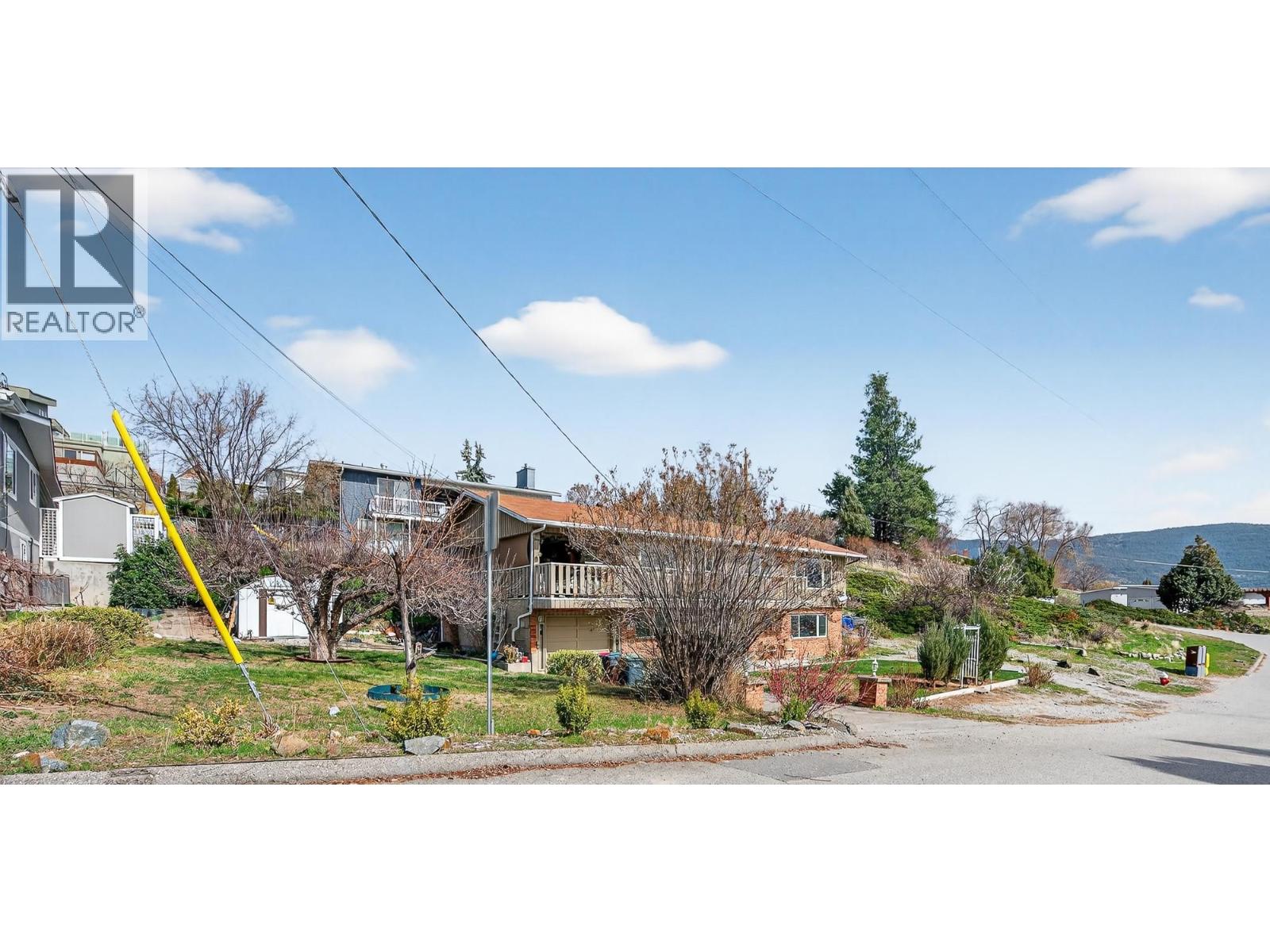 6100 MACDONALD Street, Summerland