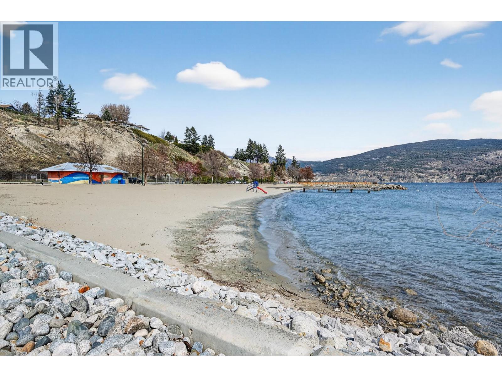 6100 MACDONALD Street, Summerland