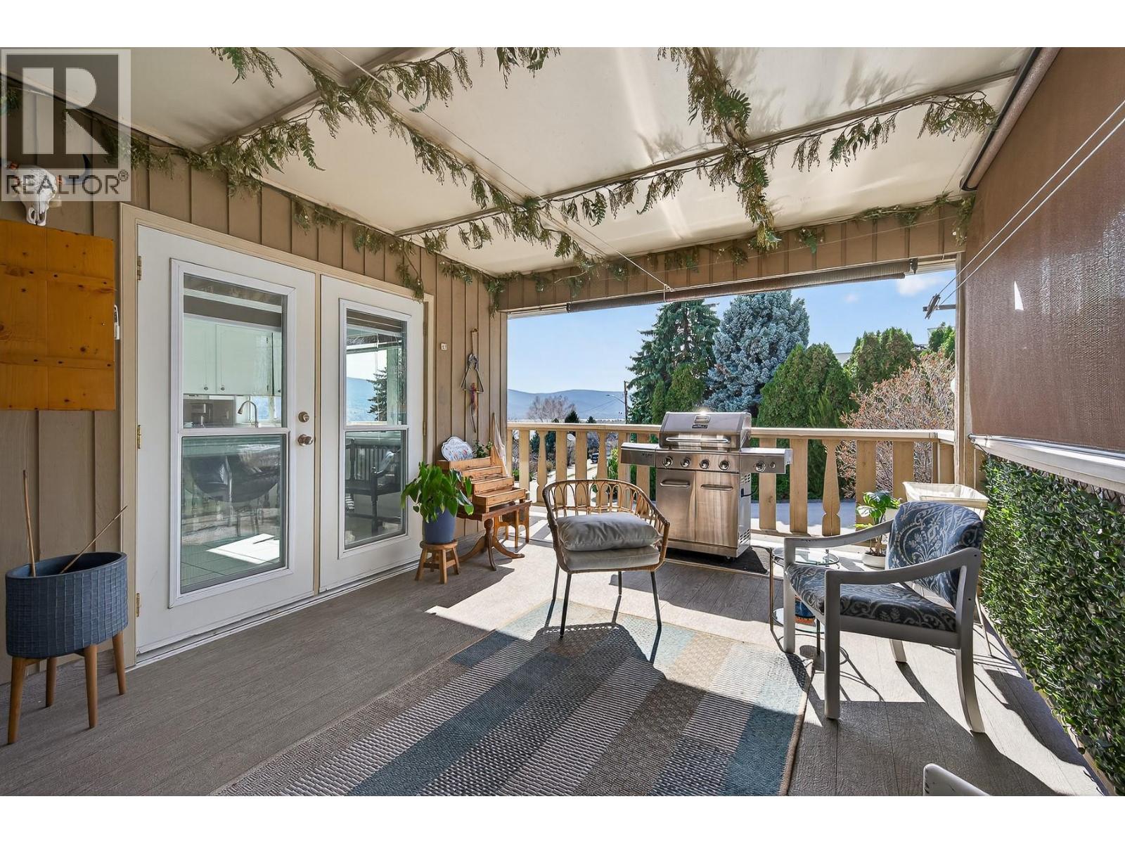 6100 MACDONALD Street, Summerland