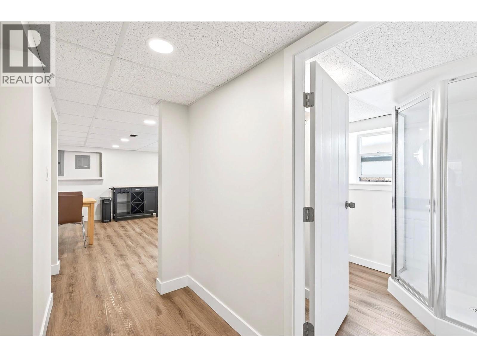 862 BATTLE STREET - 37