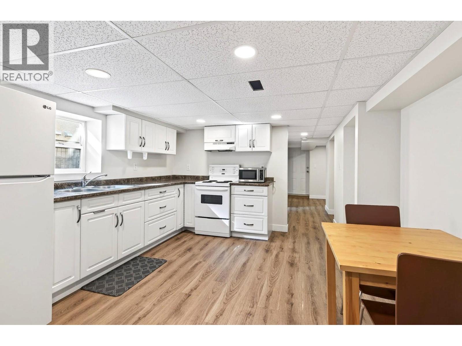 862 BATTLE STREET - 33