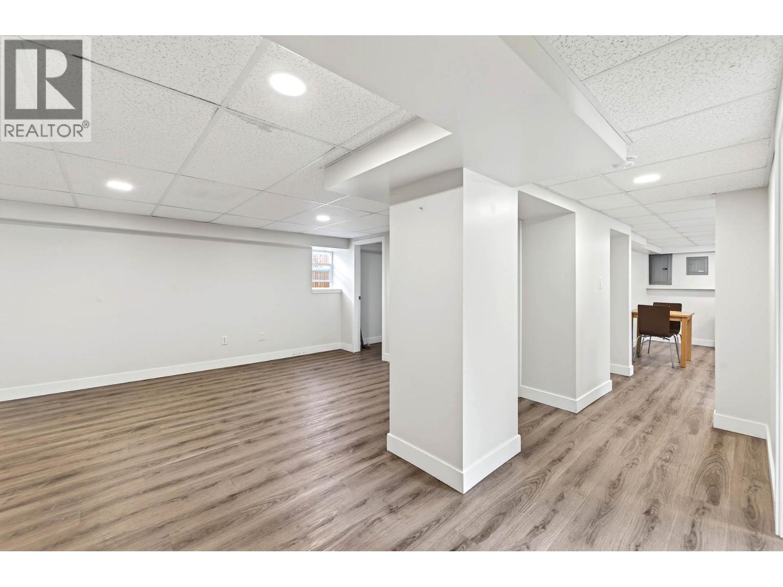 862 BATTLE STREET - 34