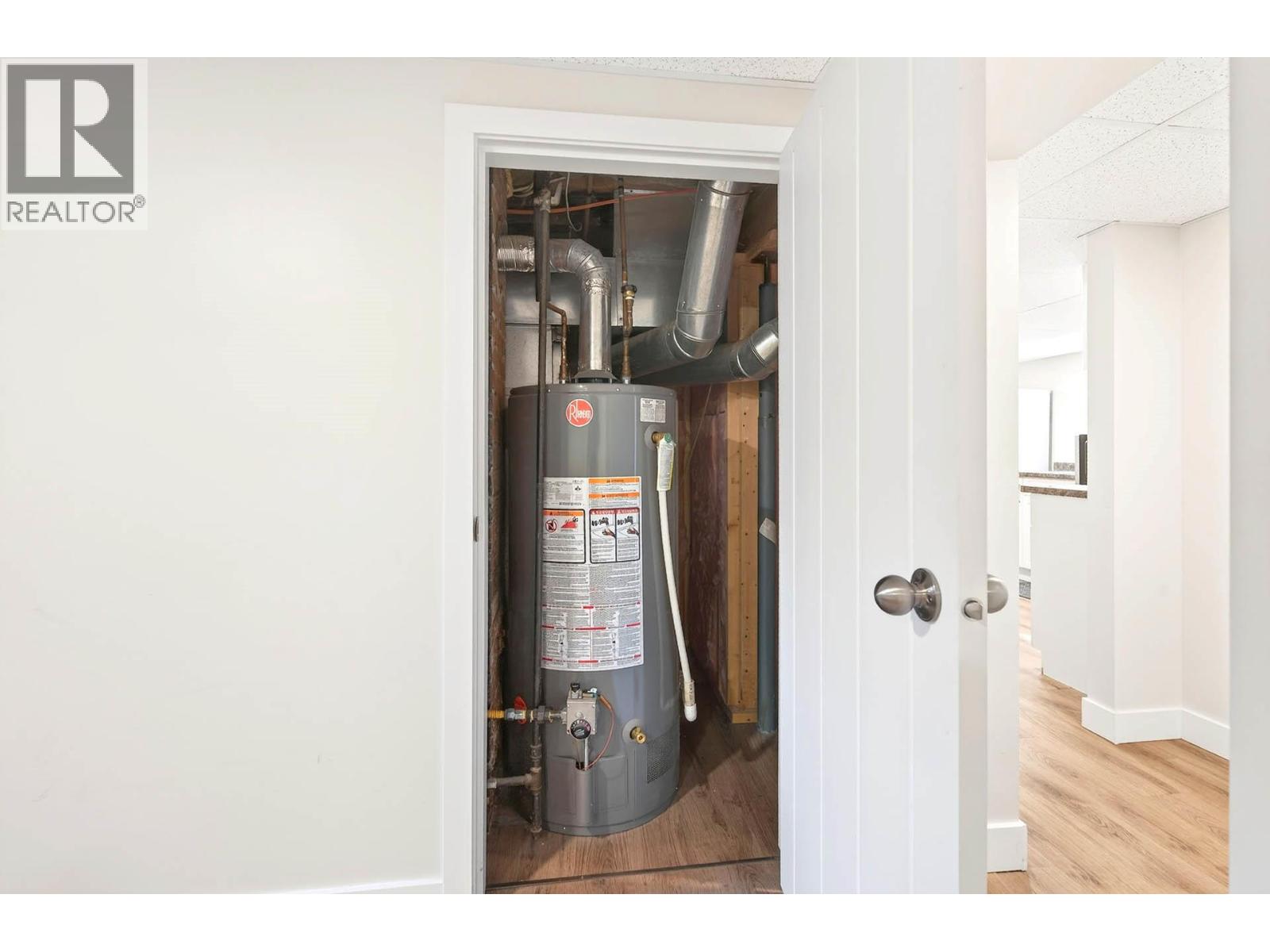 862 BATTLE STREET - 43