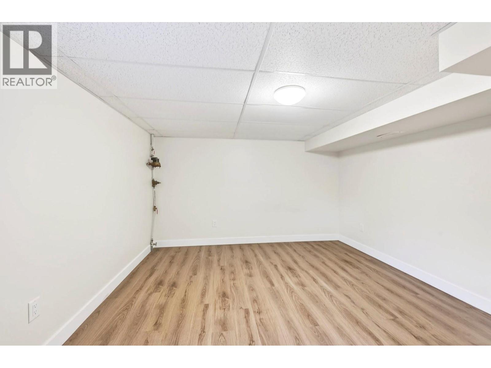 862 BATTLE STREET - 40