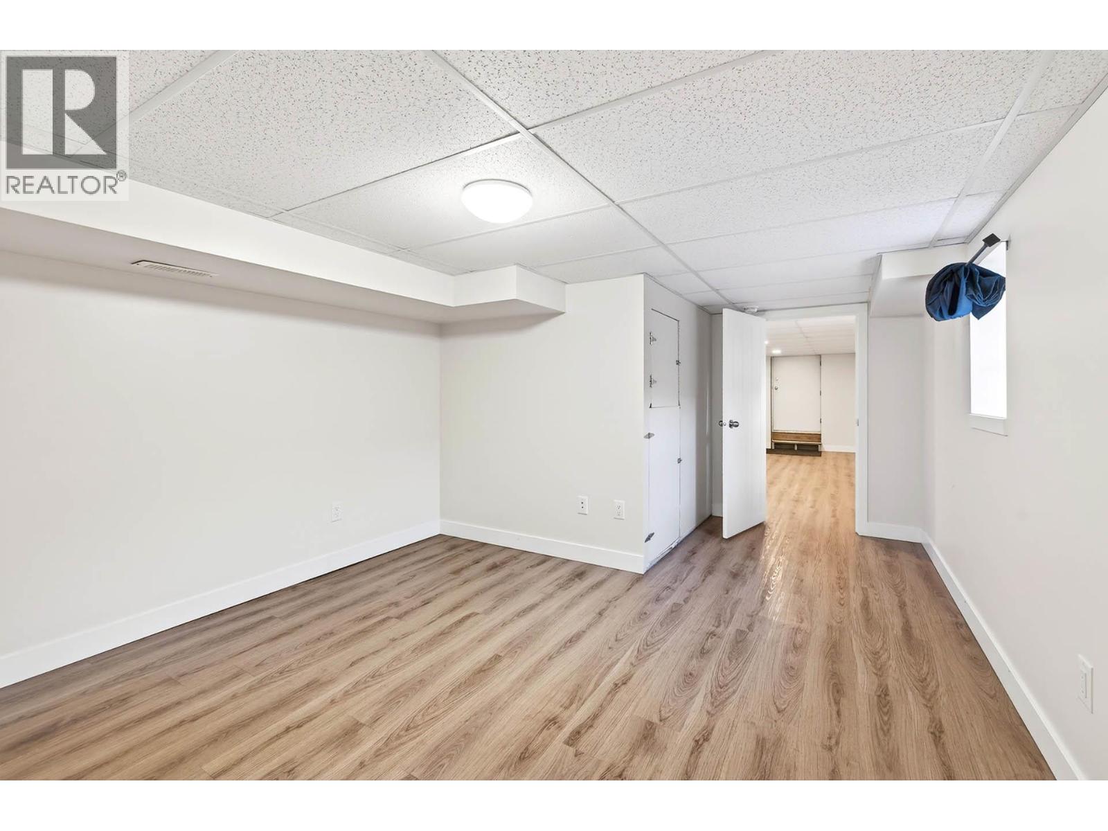 862 BATTLE STREET - 39