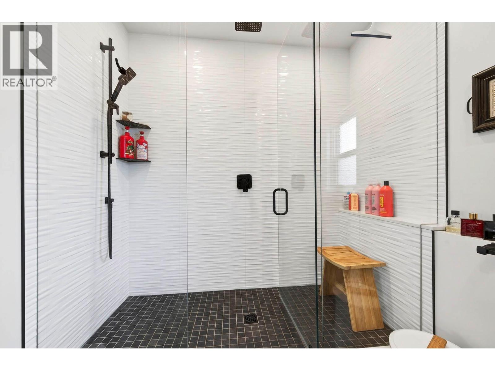 862 BATTLE STREET - 30