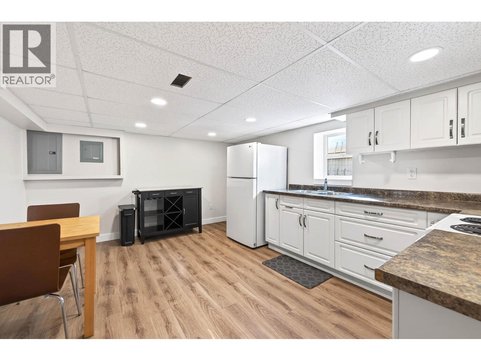 862 BATTLE STREET - 31