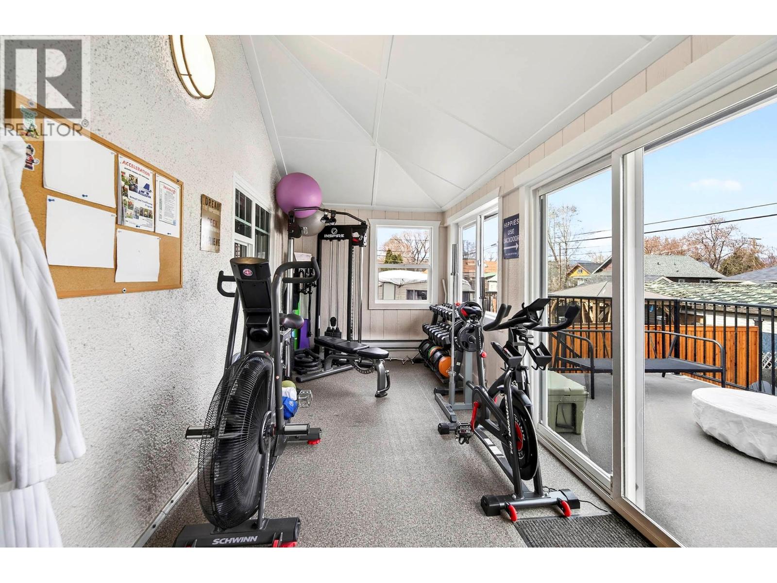 862 BATTLE STREET - 20