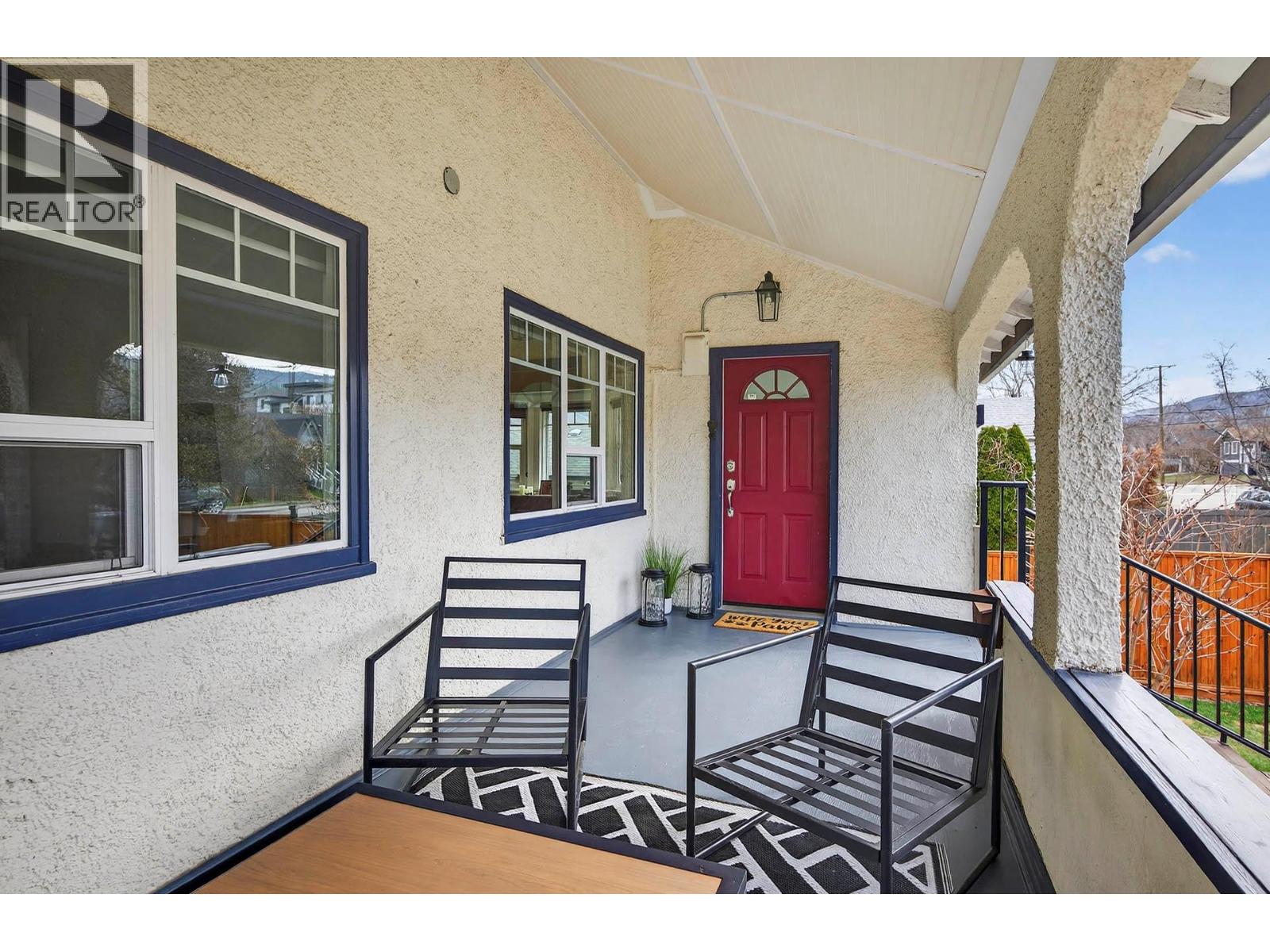 862 BATTLE STREET - 4