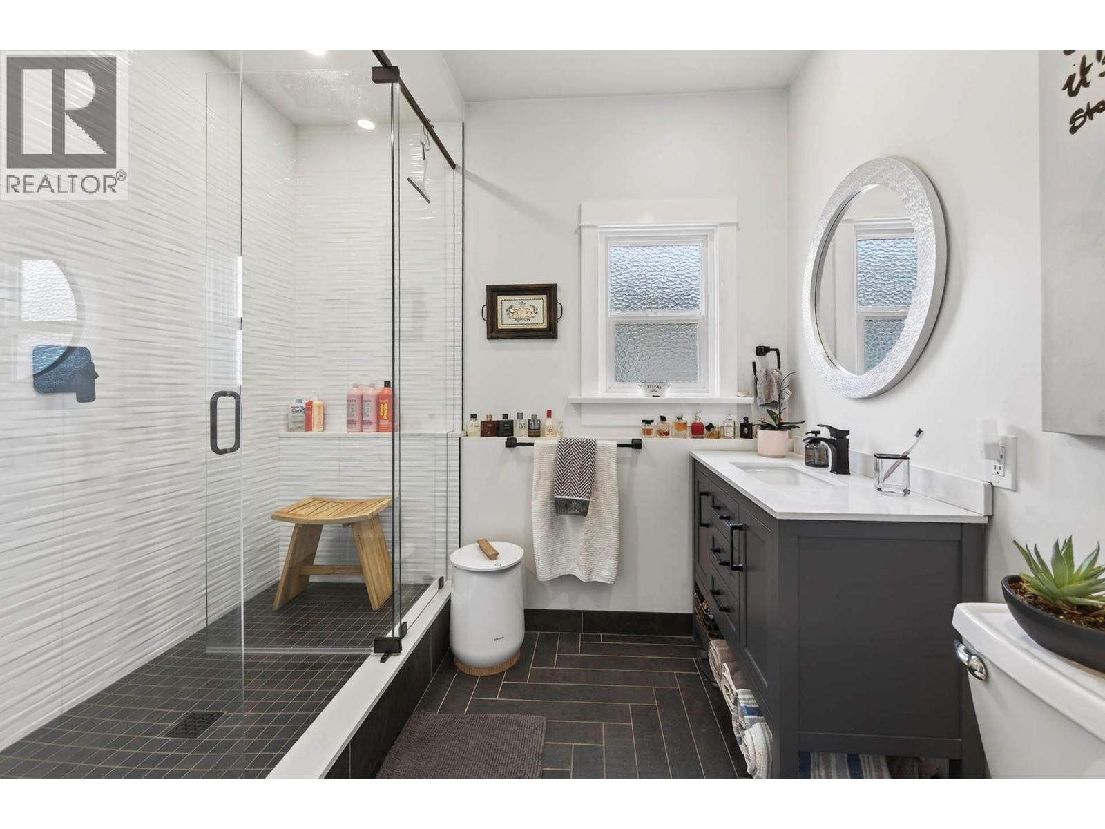 862 BATTLE STREET - 28