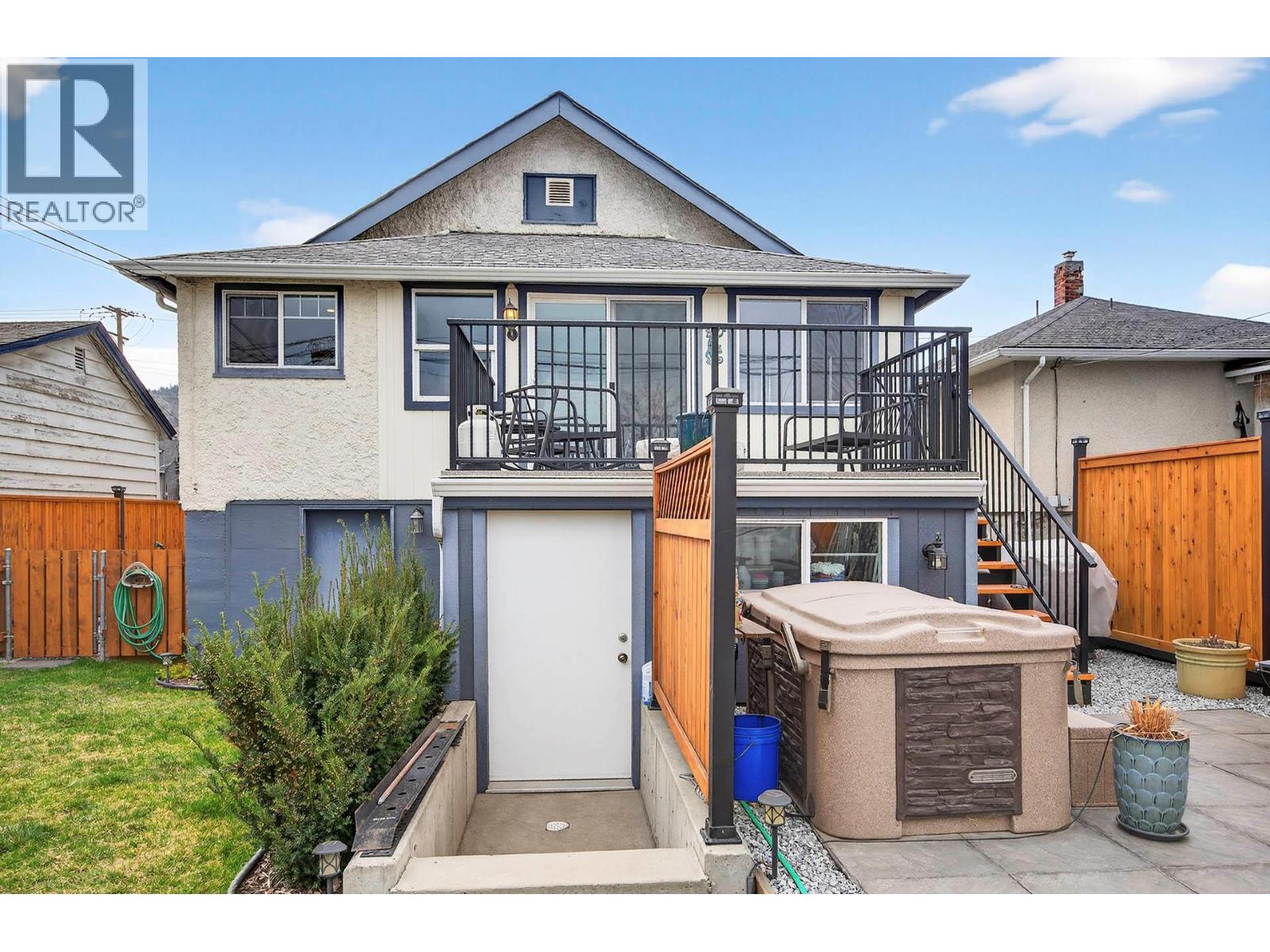 862 BATTLE STREET - 46