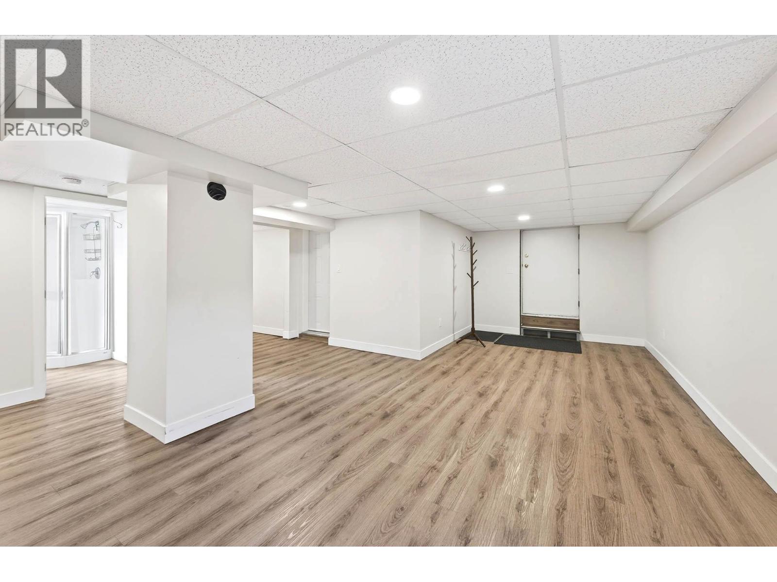 862 BATTLE STREET - 38