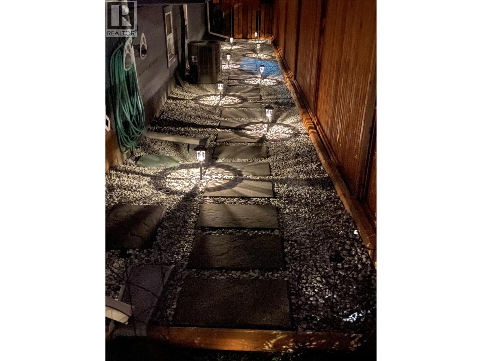 862 BATTLE STREET - 67