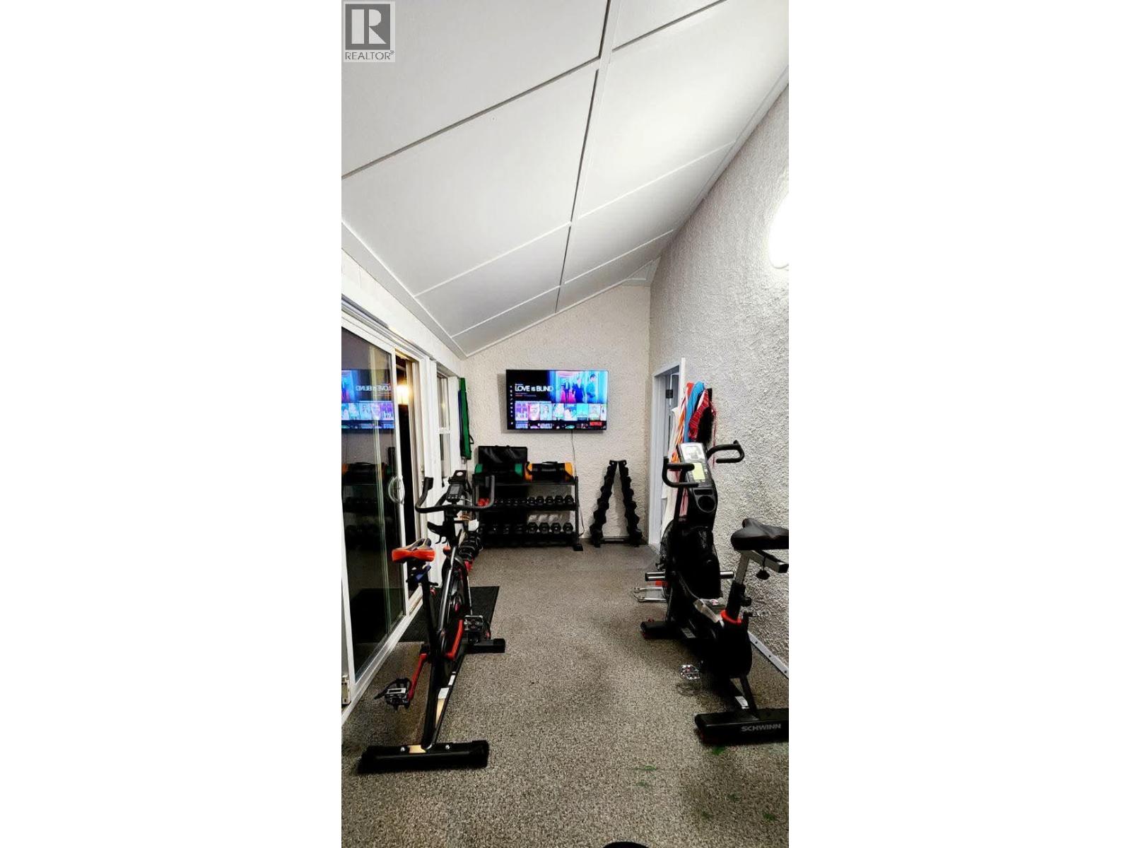 862 BATTLE STREET - 70