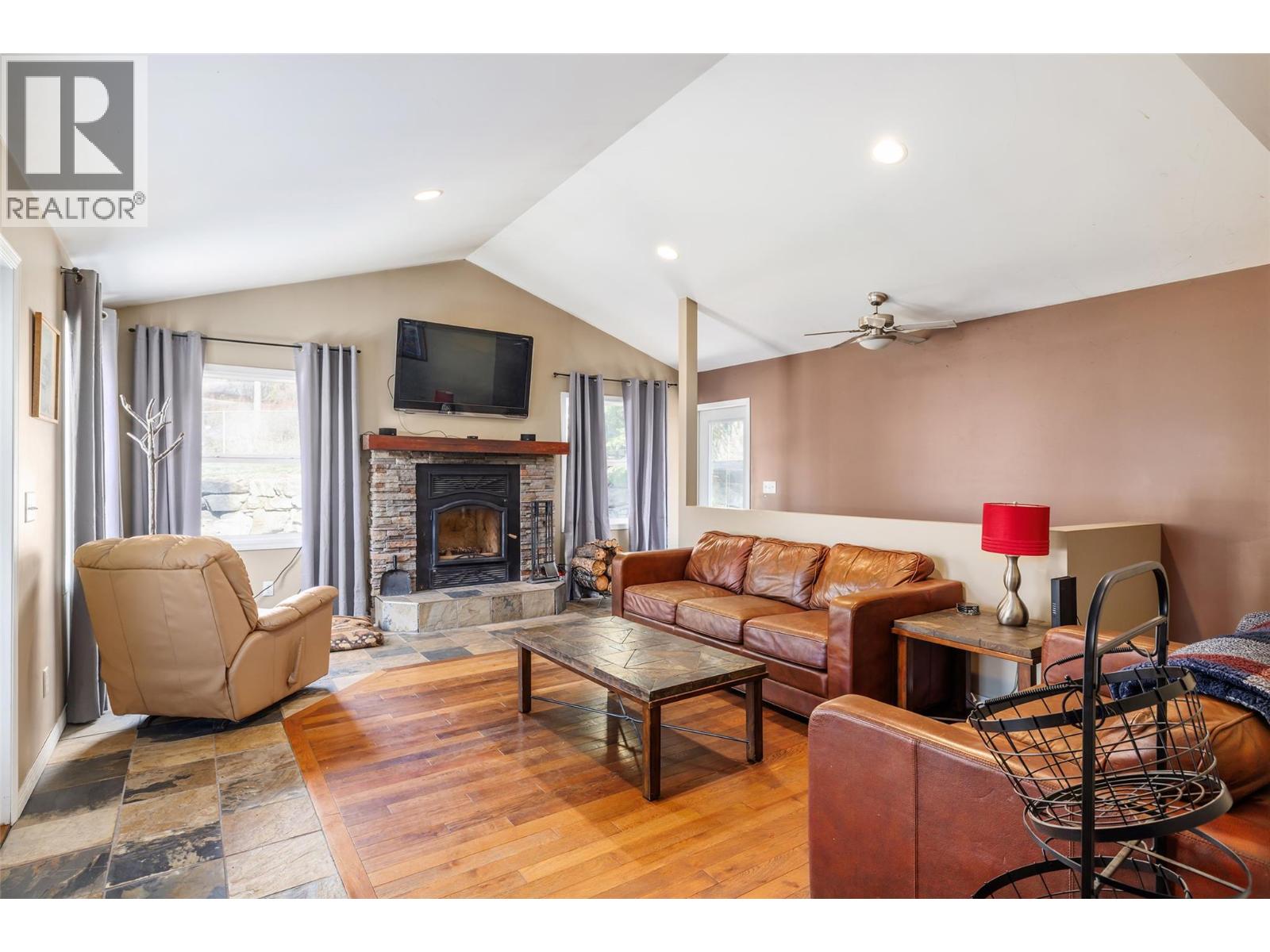 7992 Falcon Ridge Crescent, Kelowna