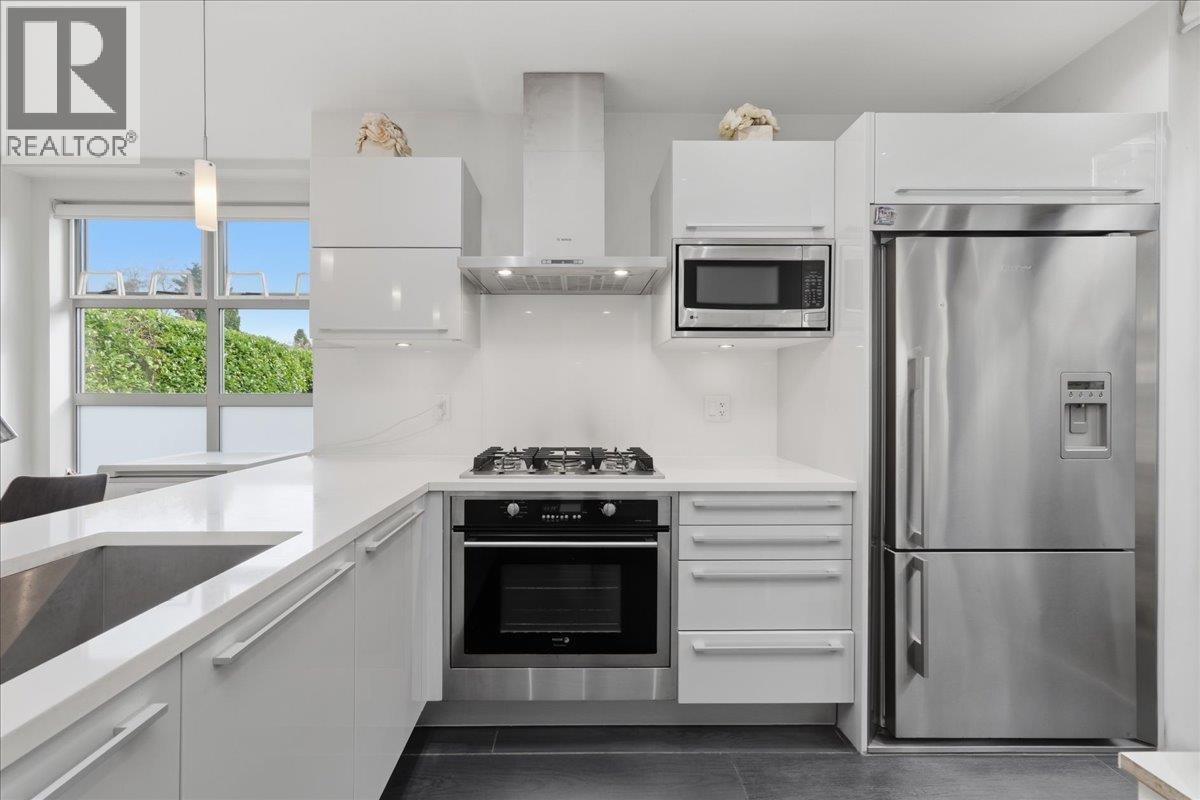 204 2388 MARINE DRIVE, West Vancouver