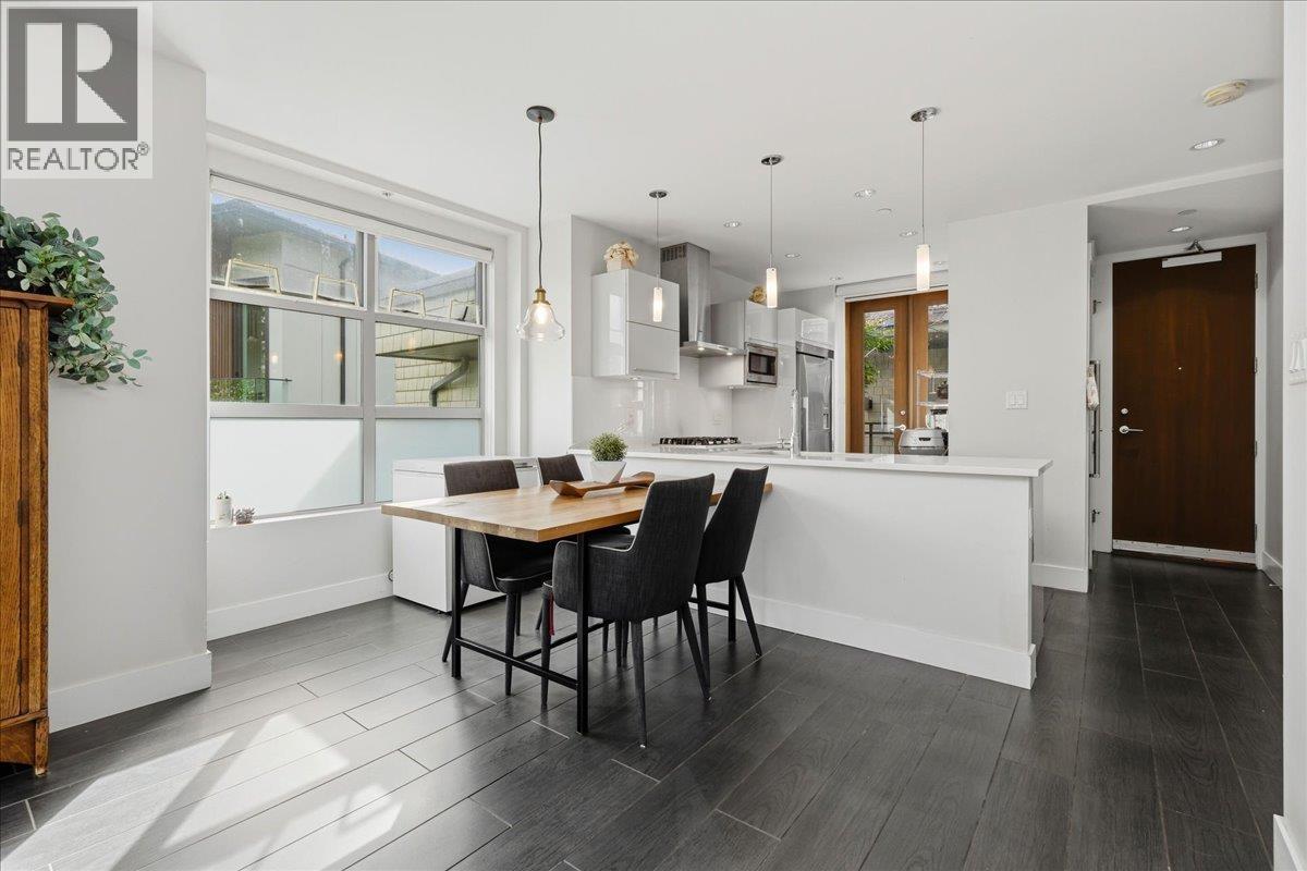 204 2388 MARINE DRIVE, West Vancouver