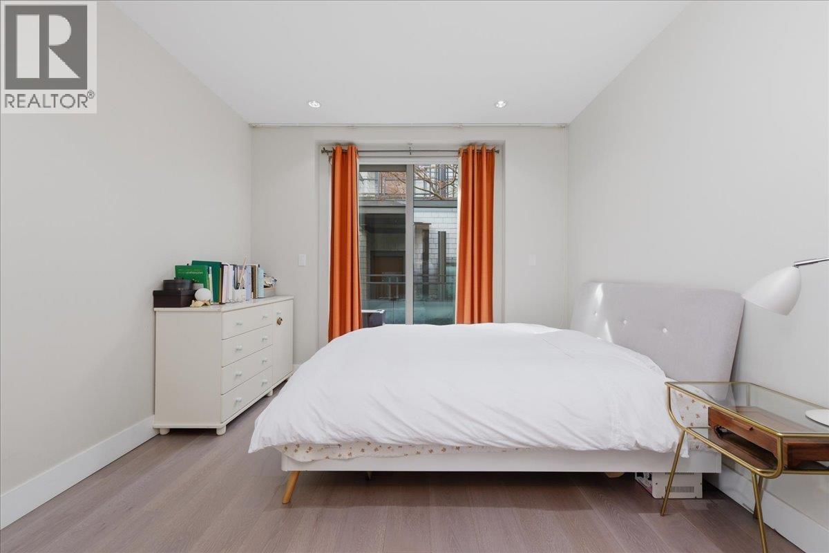 204 2388 MARINE DRIVE, West Vancouver