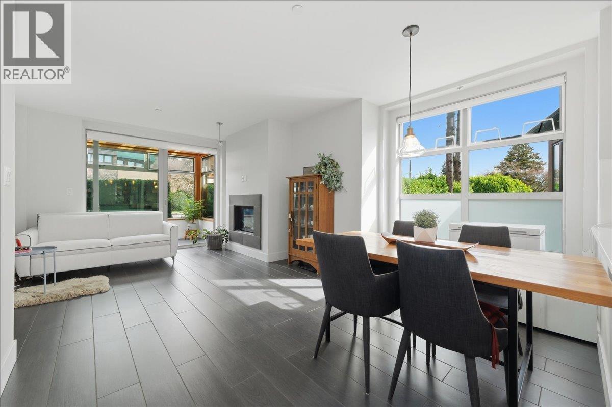 204 2388 MARINE DRIVE, West Vancouver