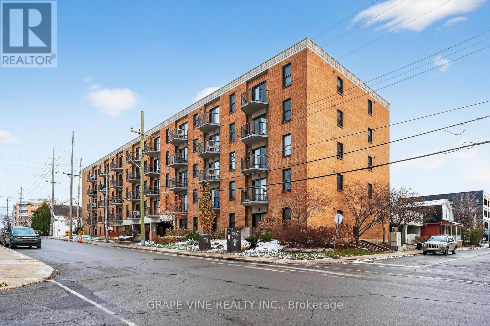 #102 50 BURNSIDE AVENUE - 1