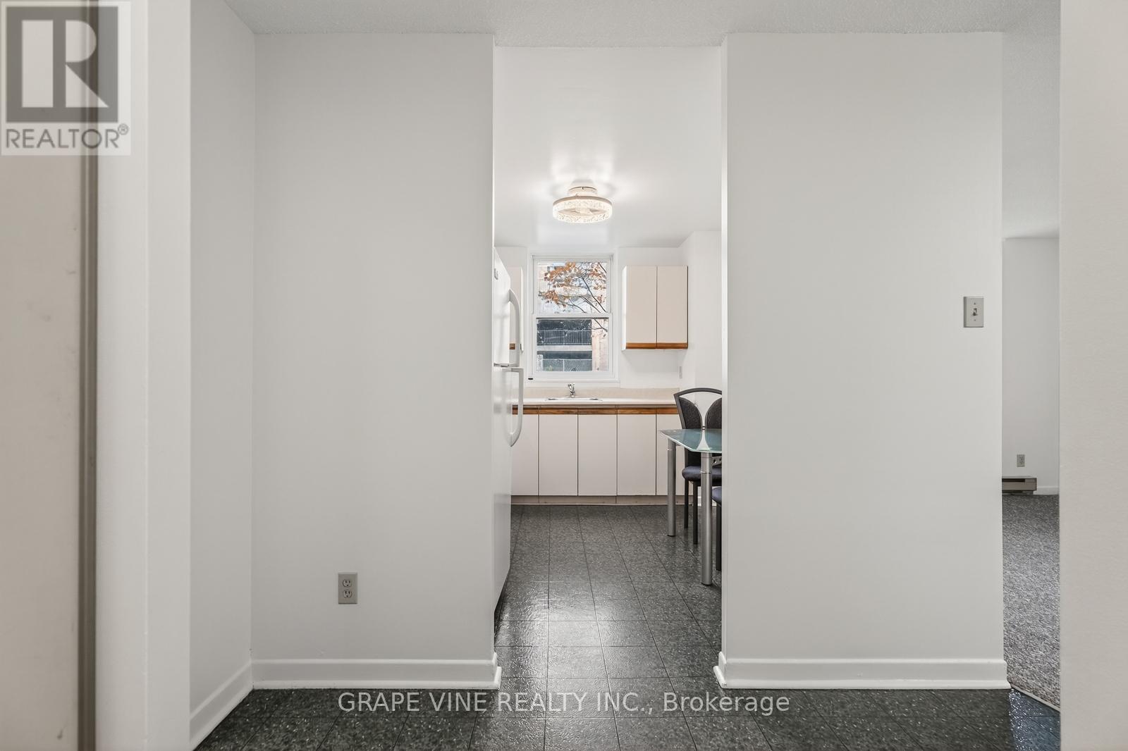 #102 50 BURNSIDE AVENUE - 11